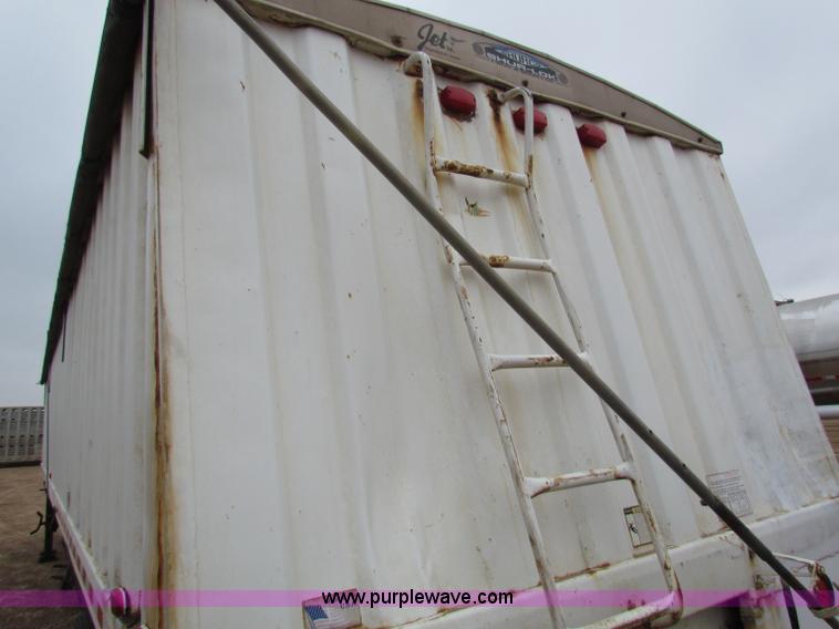 image for item B7139 2001 Jet 40' double hopper grain trailer