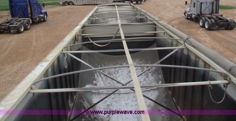 image for item B7139 2001 Jet 40' double hopper grain trailer