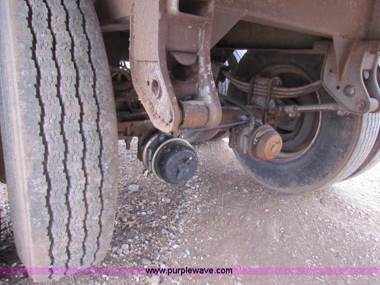 image for item B7139 2001 Jet 40' double hopper grain trailer