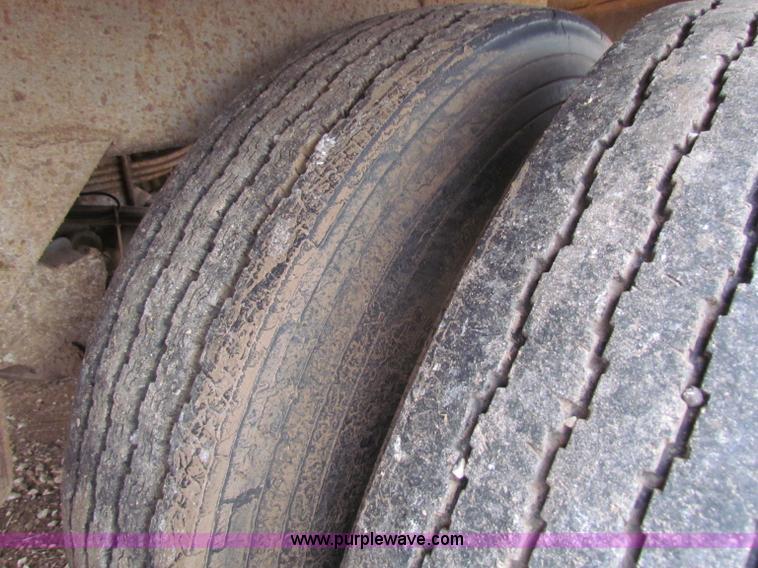 image for item B7139 2001 Jet 40' double hopper grain trailer