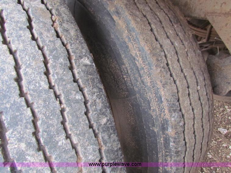 image for item B7139 2001 Jet 40' double hopper grain trailer