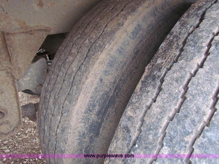 image for item B7139 2001 Jet 40' double hopper grain trailer