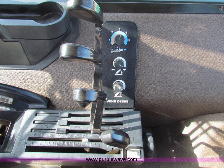 image for item B7142 1992 John Deere 4560 MFWD tractor