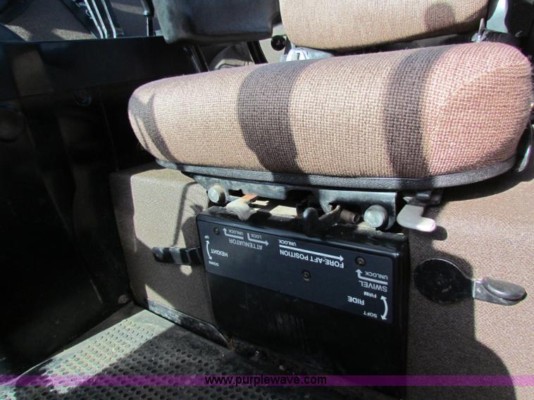 image for item B7142 1992 John Deere 4560 MFWD tractor