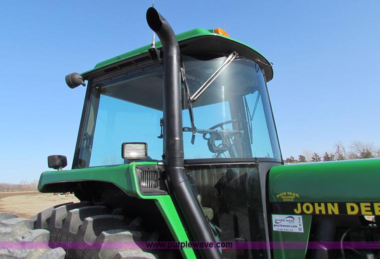 image for item B7142 1992 John Deere 4560 MFWD tractor