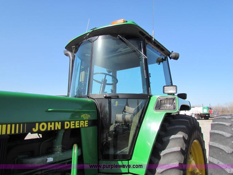 image for item B7142 1992 John Deere 4560 MFWD tractor