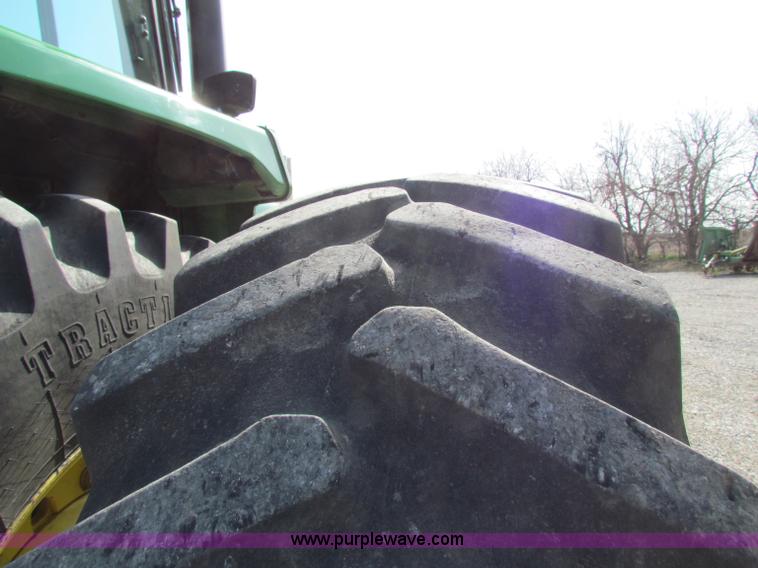 image for item B7142 1992 John Deere 4560 MFWD tractor