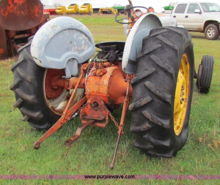 image for item B7173 Ford 801 tractor
