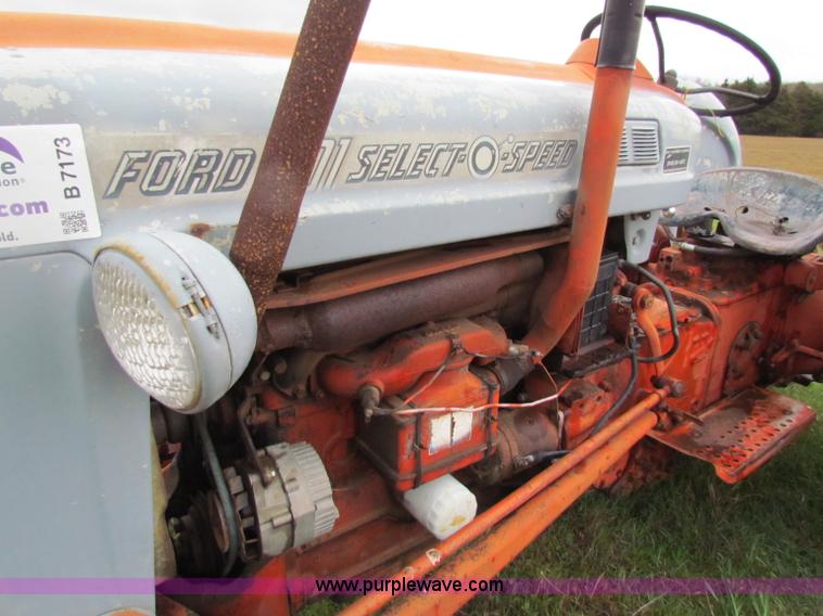 image for item B7173 Ford 801 tractor