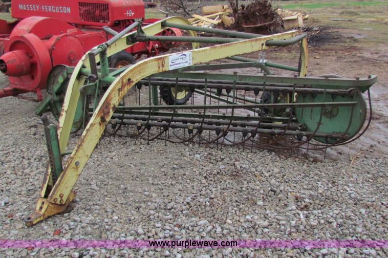 image for item B7188 John Deere 894A hay rake
