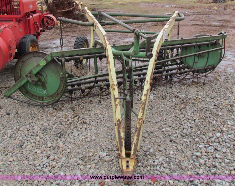 image for item B7188 John Deere 894A hay rake