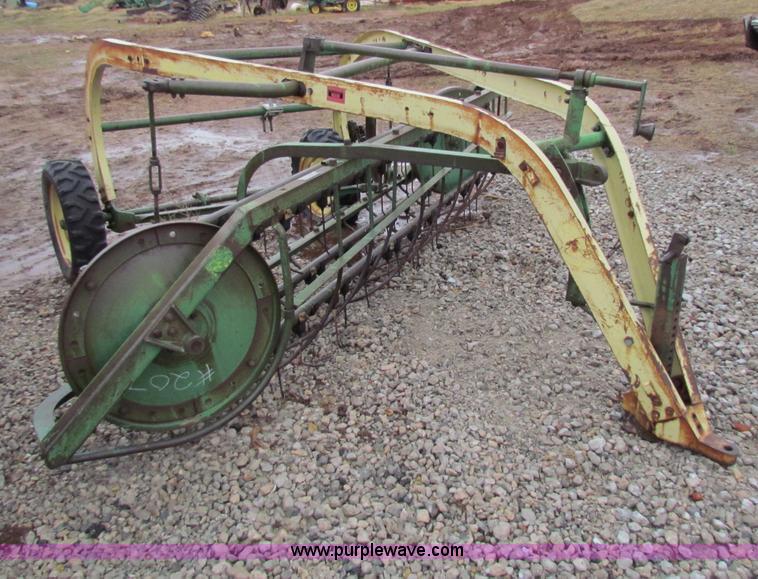 image for item B7188 John Deere 894A hay rake