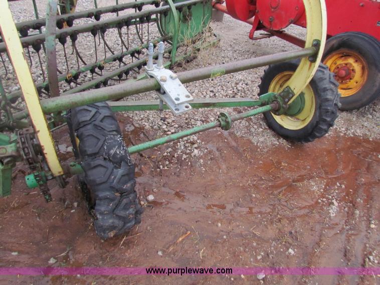 image for item B7188 John Deere 894A hay rake