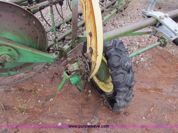 image for item B7188 John Deere 894A hay rake