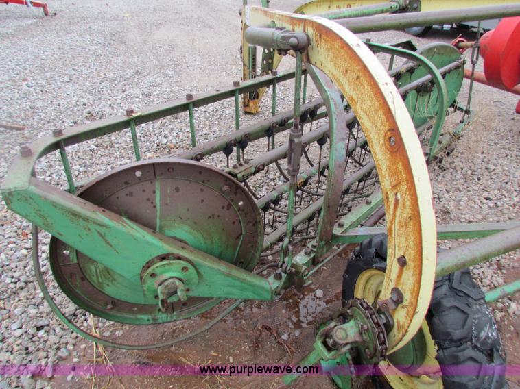 image for item B7188 John Deere 894A hay rake