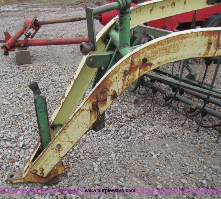 image for item B7188 John Deere 894A hay rake