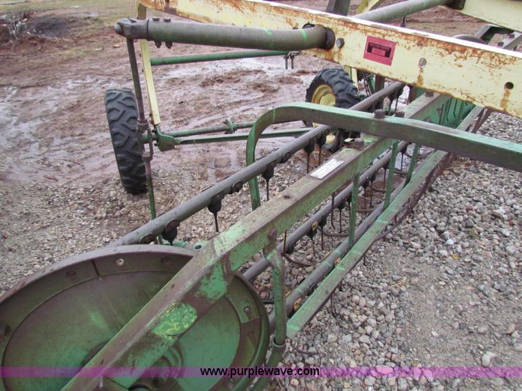 image for item B7188 John Deere 894A hay rake