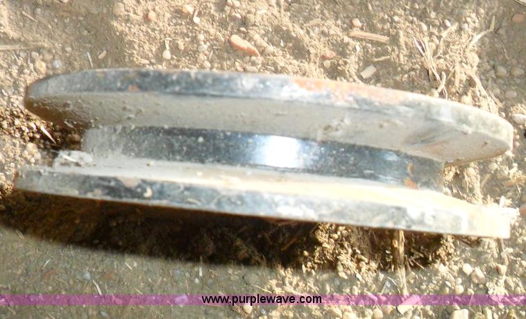 image for item B9012 Assorted Gleaner combine parts