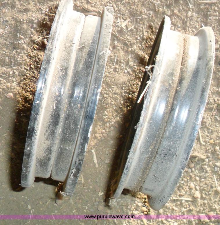 image for item B9012 Assorted Gleaner combine parts