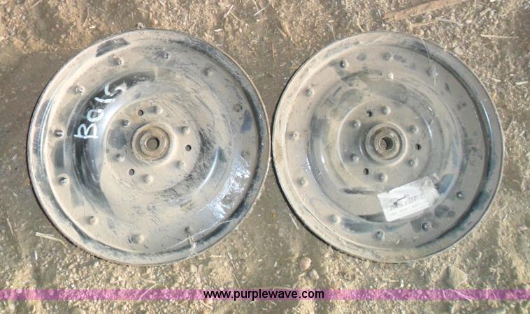 image for item B9012 Assorted Gleaner combine parts