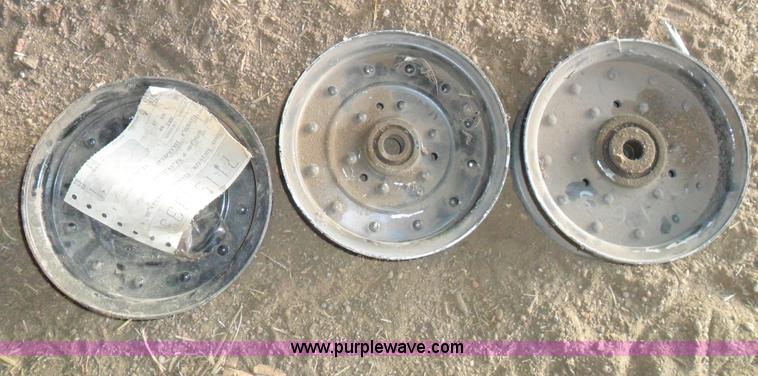 image for item B9012 Assorted Gleaner combine parts