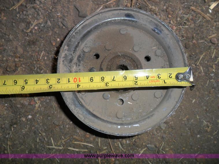 image for item B9012 Assorted Gleaner combine parts
