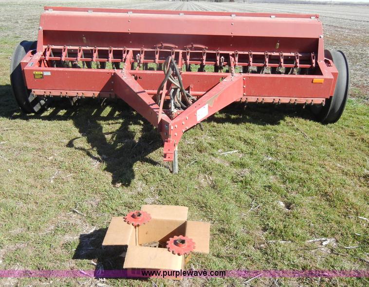 image for item C4067 IH 5100 soybean special drill