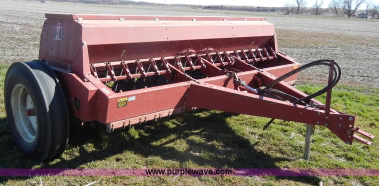 image for item C4067 IH 5100 soybean special drill