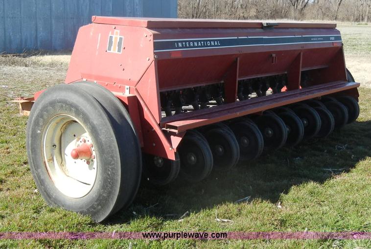 image for item C4067 IH 5100 soybean special drill