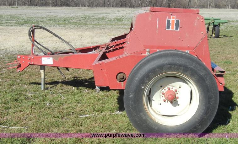 image for item C4067 IH 5100 soybean special drill