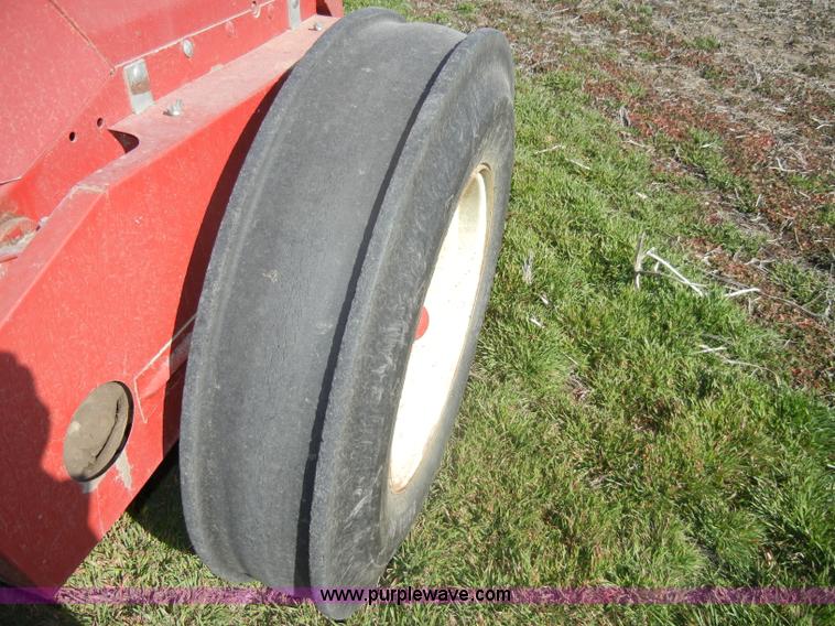 image for item C4067 IH 5100 soybean special drill