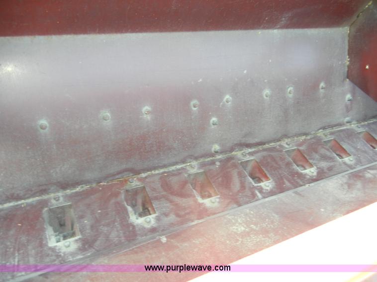 image for item C4067 IH 5100 soybean special drill