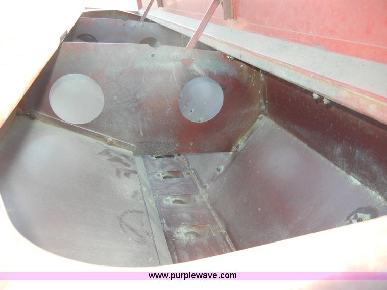 image for item C4067 IH 5100 soybean special drill