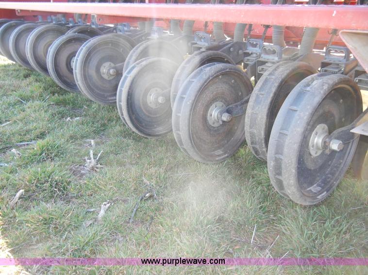 image for item C4067 IH 5100 soybean special drill