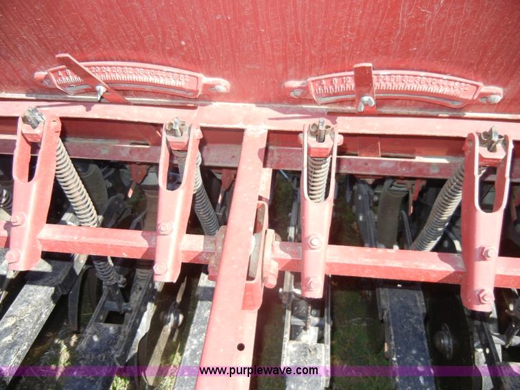image for item C4067 IH 5100 soybean special drill