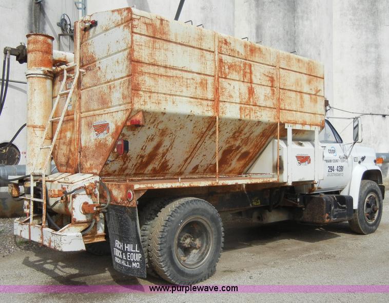 image for item C4205 1987 Chevrolet Kodiak C70 feed truck
