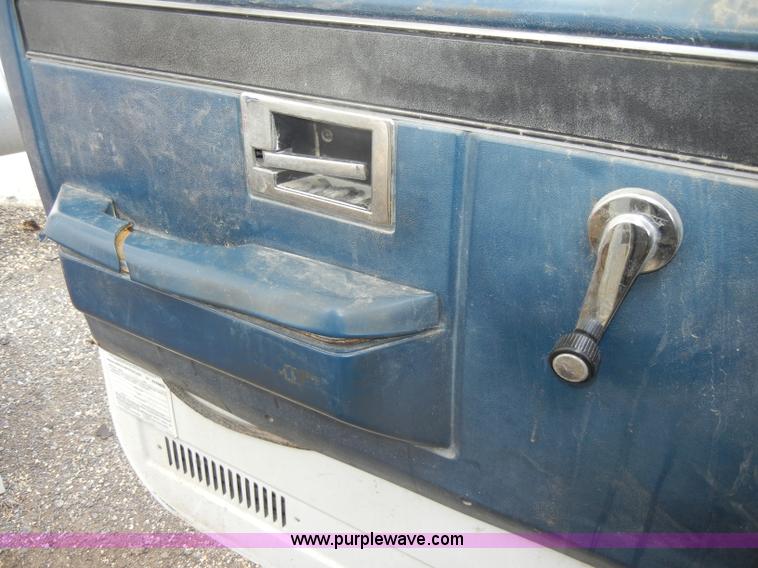 image for item C4205 1987 Chevrolet Kodiak C70 feed truck