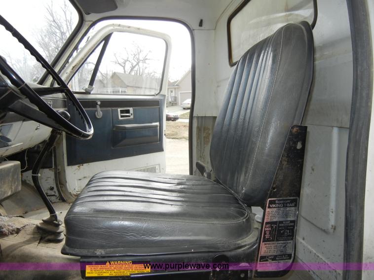 image for item C4205 1987 Chevrolet Kodiak C70 feed truck