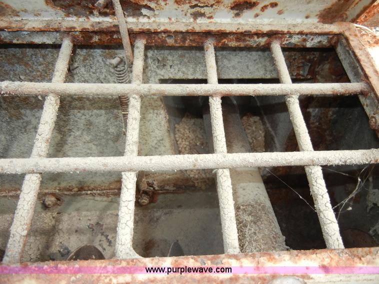 image for item C4205 1987 Chevrolet Kodiak C70 feed truck