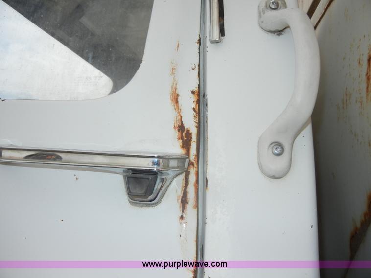 image for item C4205 1987 Chevrolet Kodiak C70 feed truck