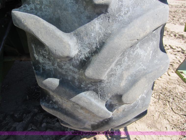 image for item C5325 1991 John Deere 9500 combine