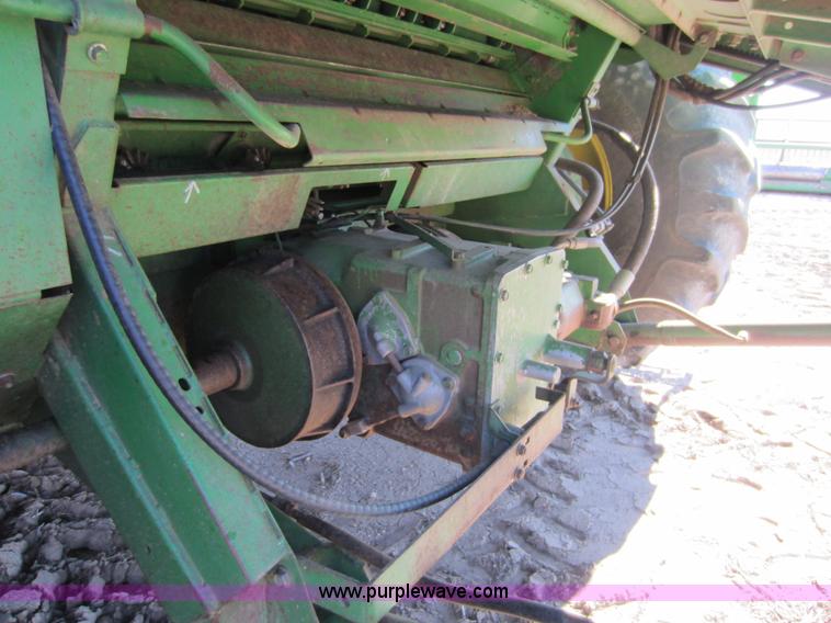 image for item C5325 1991 John Deere 9500 combine