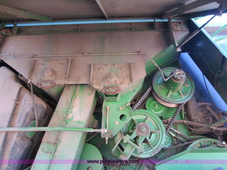 image for item C5325 1991 John Deere 9500 combine