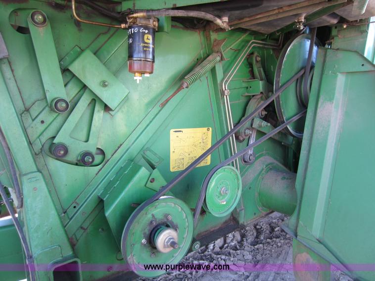 image for item C5325 1991 John Deere 9500 combine