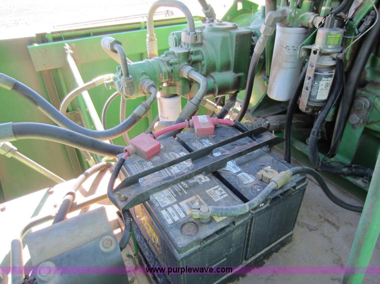 image for item C5325 1991 John Deere 9500 combine