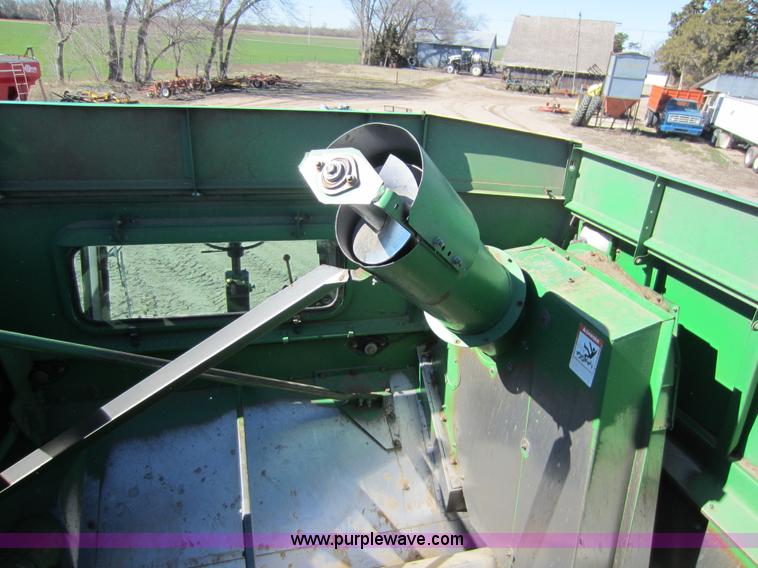 image for item C5325 1991 John Deere 9500 combine