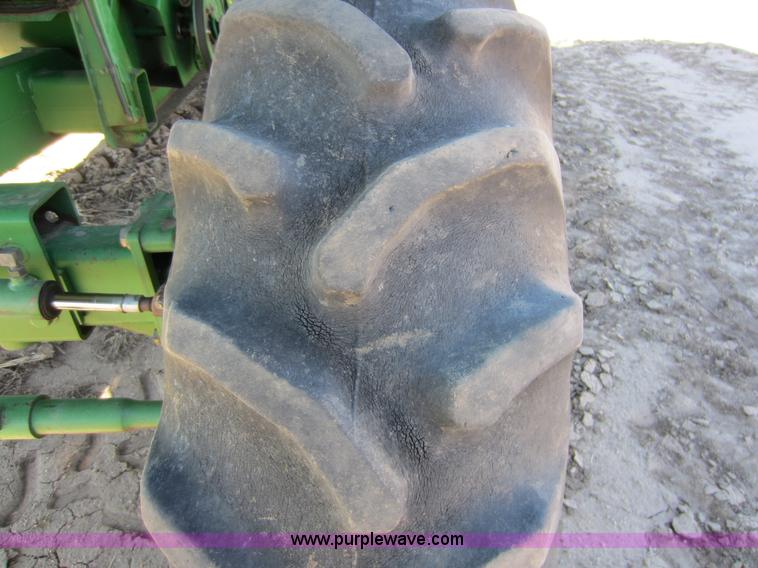 image for item C5325 1991 John Deere 9500 combine