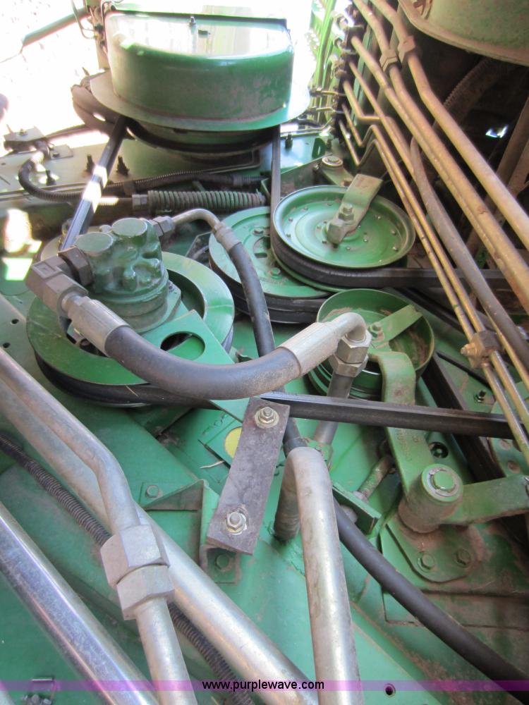 image for item C5325 1991 John Deere 9500 combine
