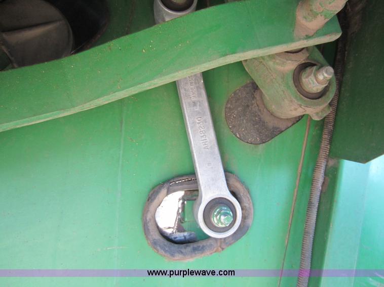 image for item C5325 1991 John Deere 9500 combine