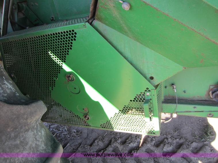 image for item C5325 1991 John Deere 9500 combine